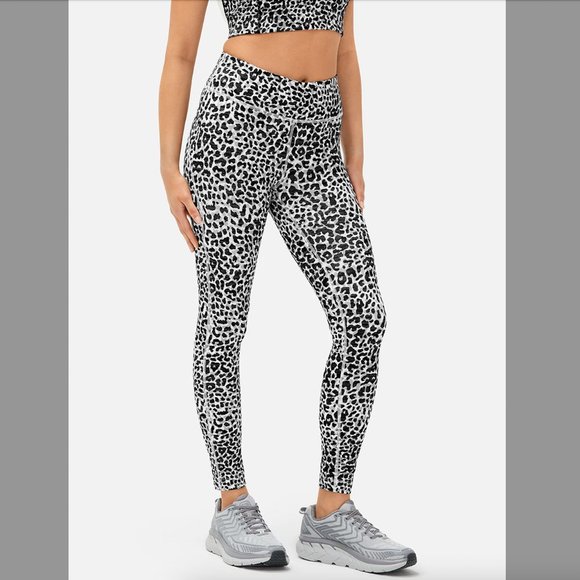 Outdoor Voices - TechSweat™ Flex 7/8 Legging - Snow Leopard Print - Picture 1 of 7